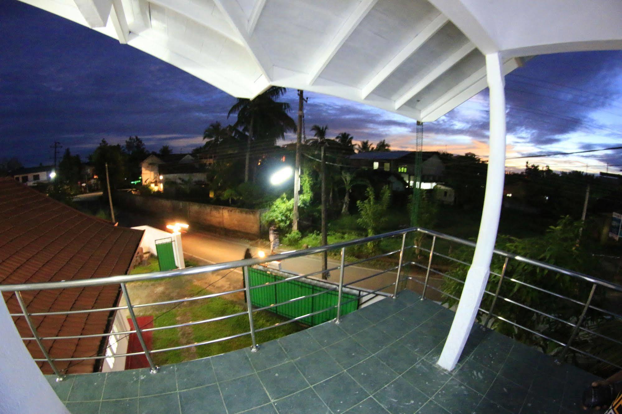 White Villa Уелигама Екстериор снимка